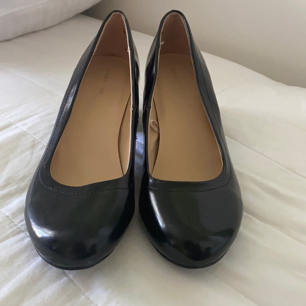 Attention black heels